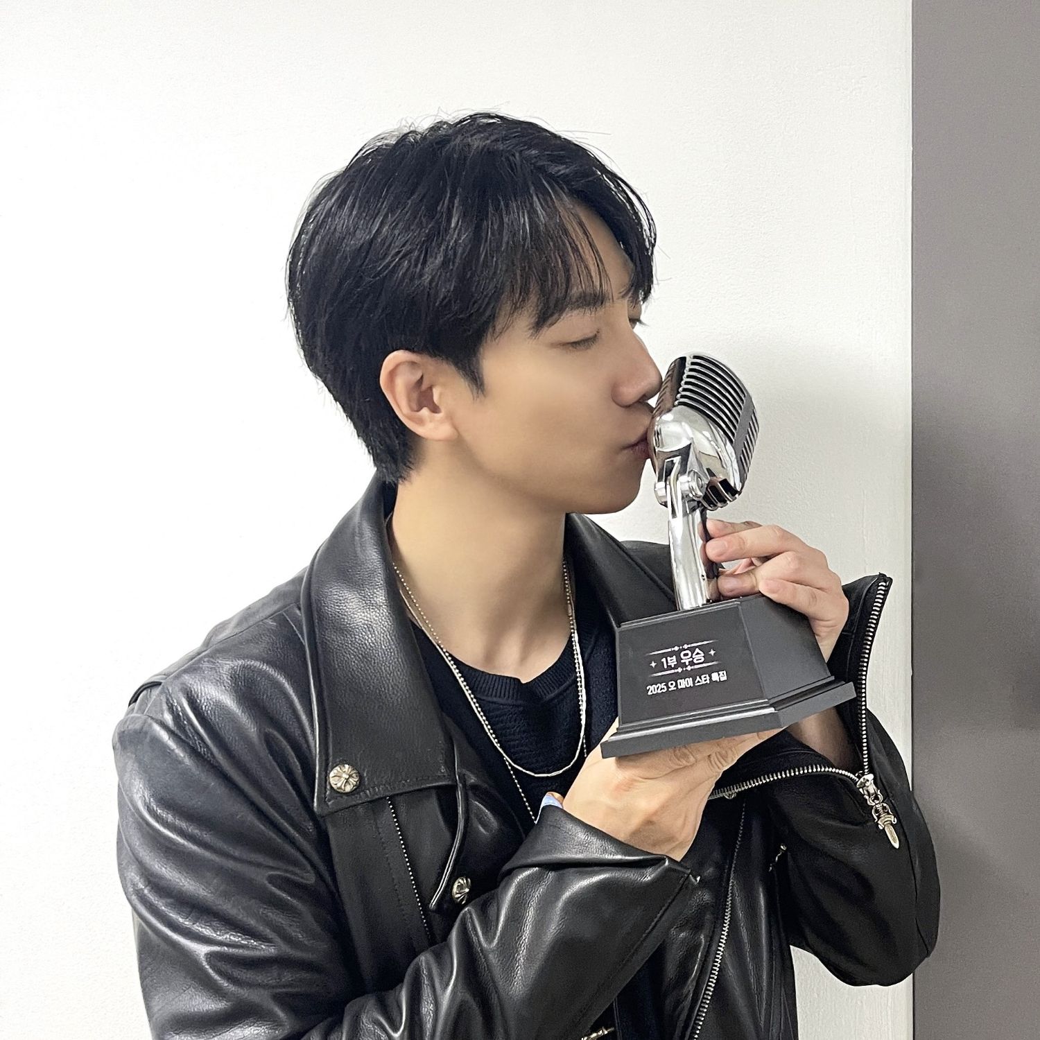 Cuplikan di balik layar dari Lee Seunggi