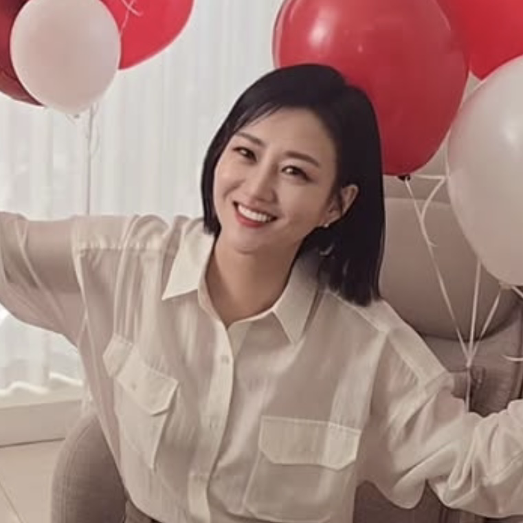 Behind-the-scenes cut of Jang Yoonjeong