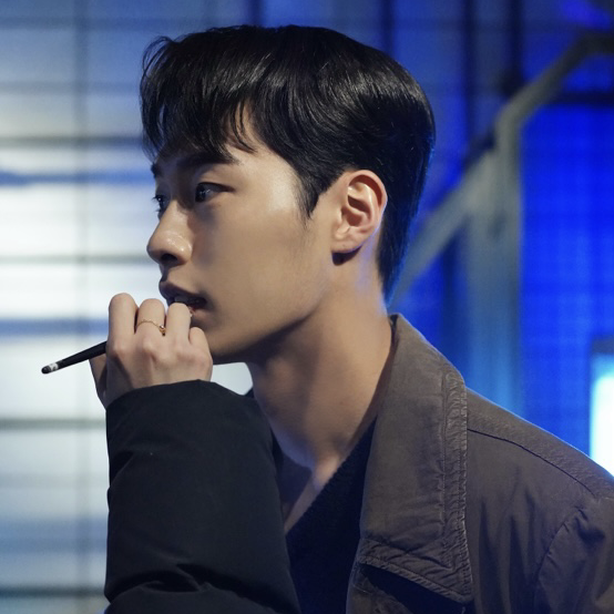 Behind-the-scenes cut of Lee Jaewook