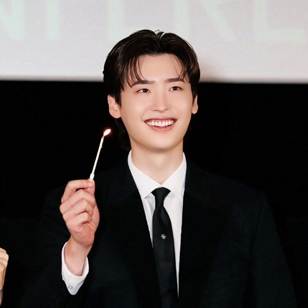 A moment captured by a fan of Lee Jongsuk