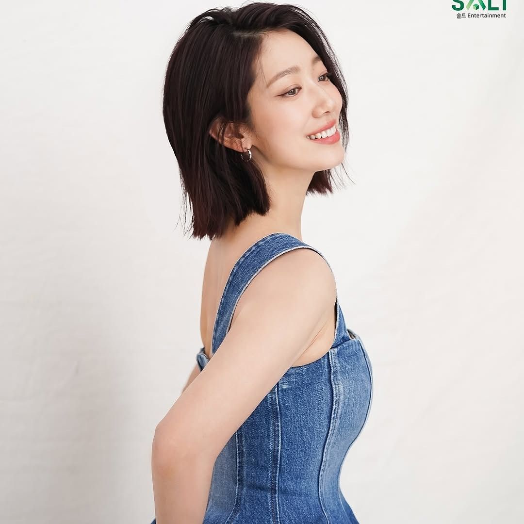 A moment captured by a fan of Park Shinhye