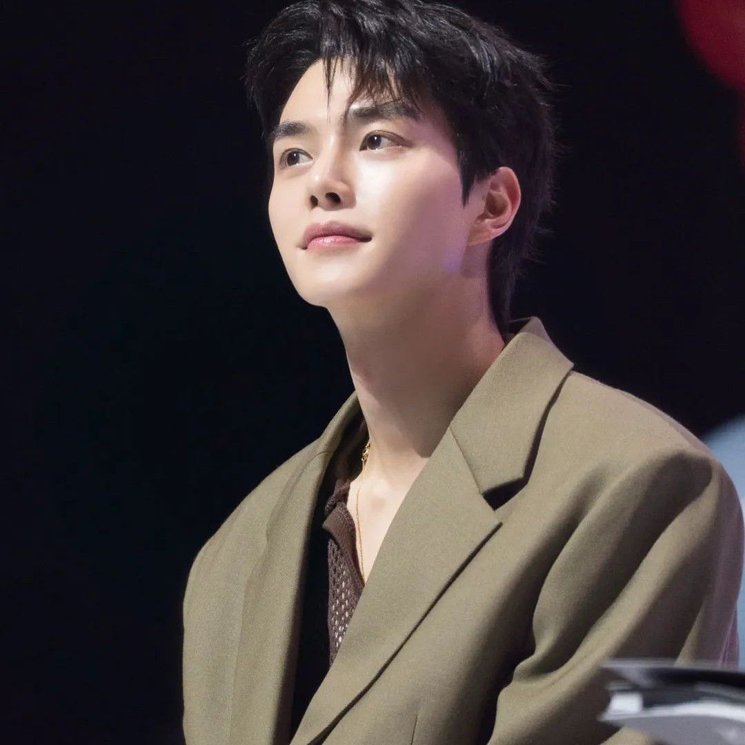 A moment captured by a fan of Song Kang