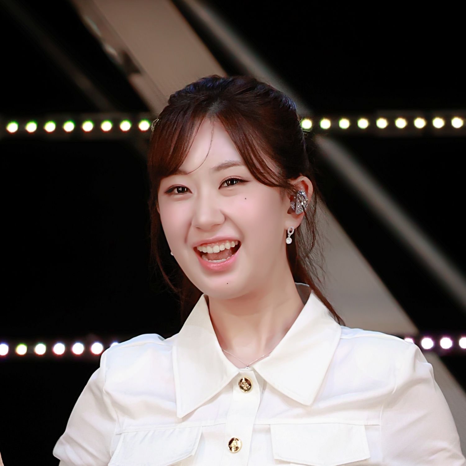 Cuplikan di balik layar dari Jeon Yujin