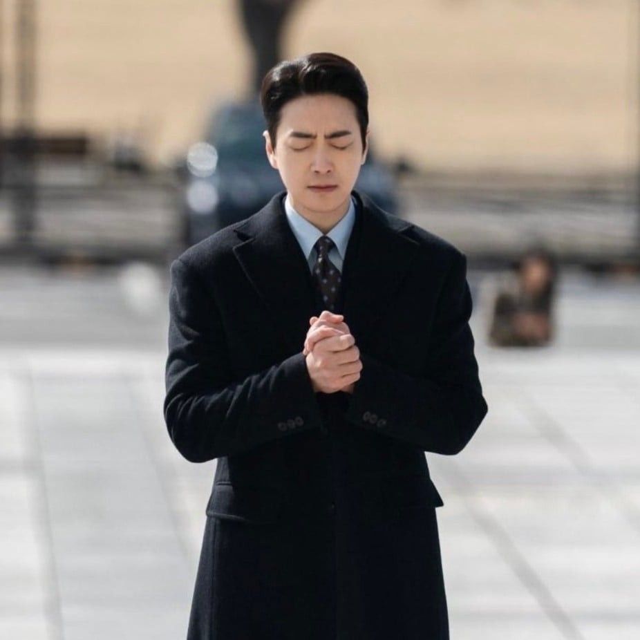 Behind-the-scenes cut of Lee Joonhyuk