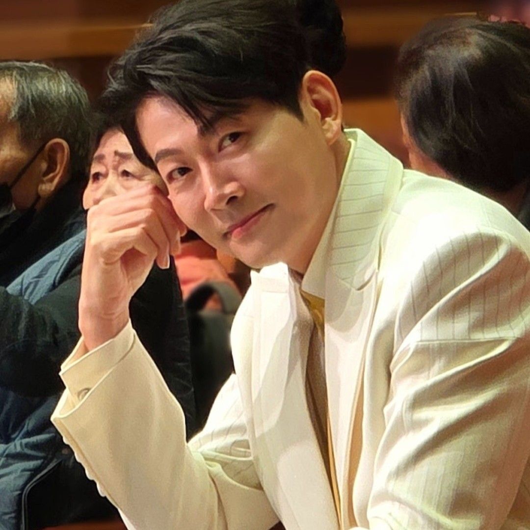 A moment captured by a fan of Kim Yongpil
