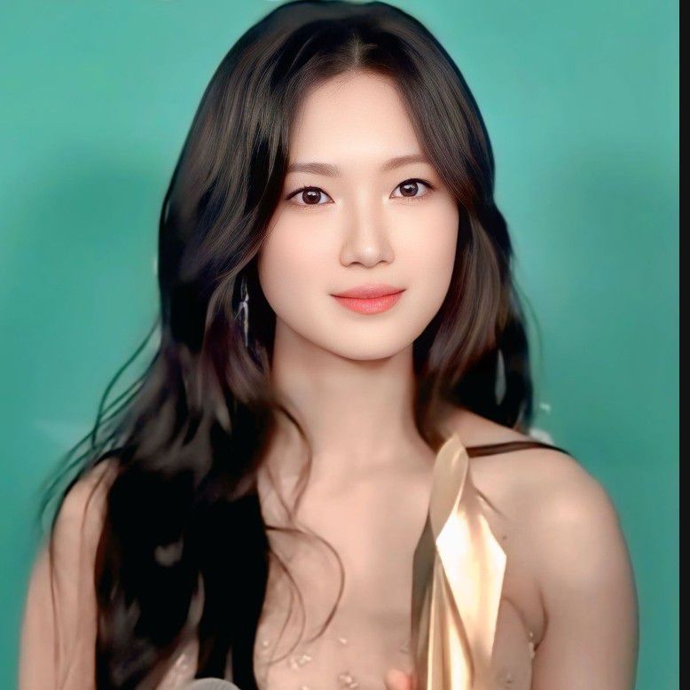 Recent activity shot of Kim Hyeyoon