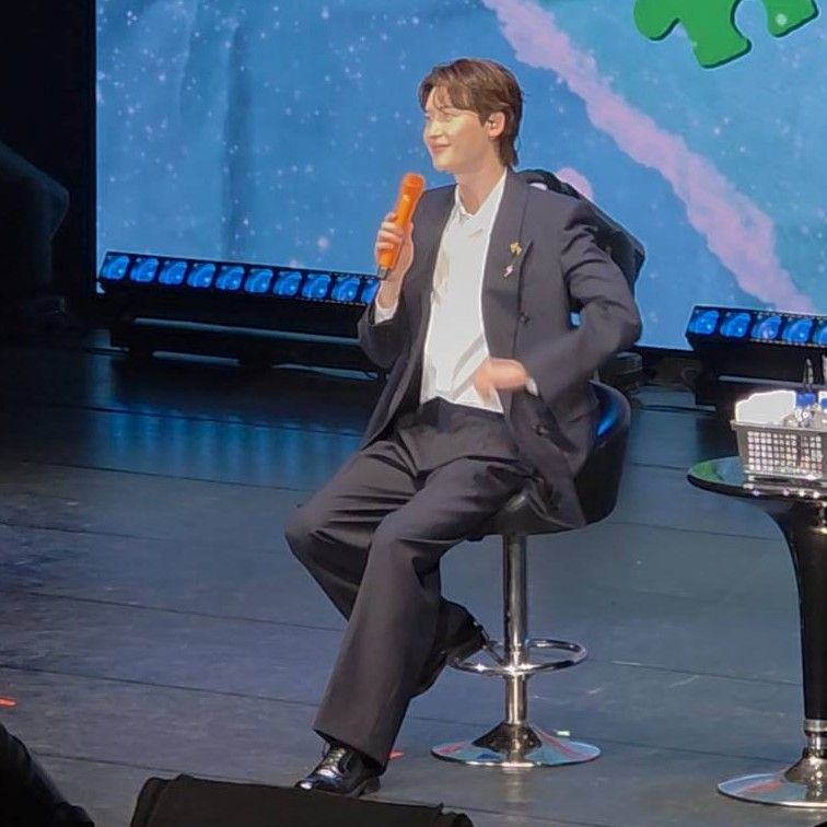 Behind-the-scenes cut of Lee Jongsuk