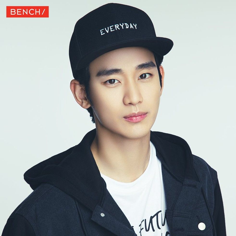 粉絲拍下的金秀賢瞬間