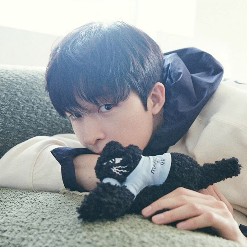 Behind-the-scenes cut of Hong Kyung