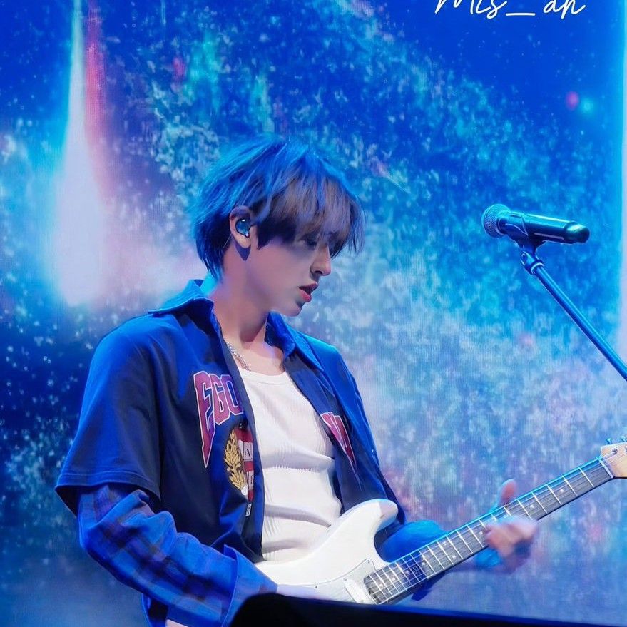 A moment captured by a fan of Chanyeol