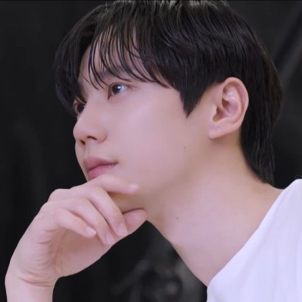 Behind-the-scenes cut of Lee Junyoung