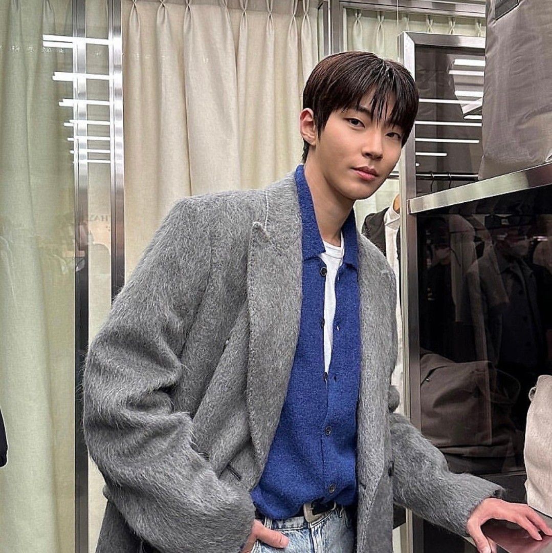 Latest photo of Hwang Inyoup