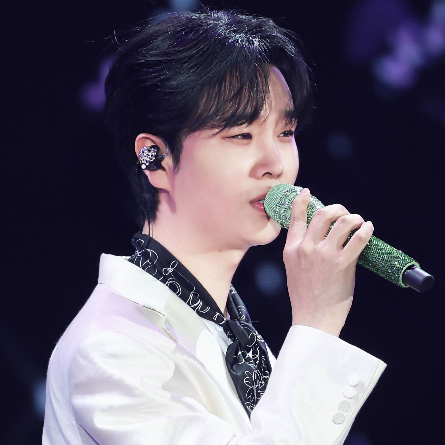 A moment captured by a fan of Song Minjun