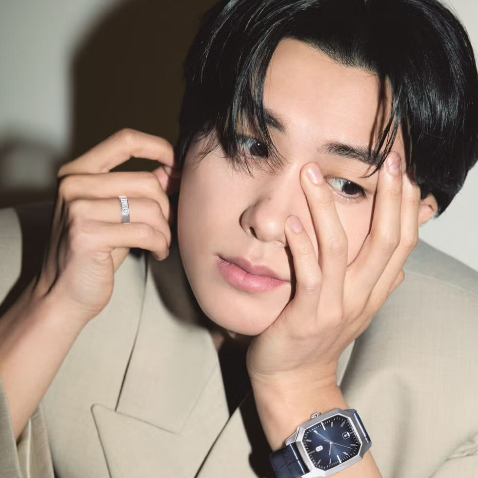A moment captured by a fan of Park Hyungsik