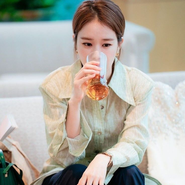 Behind-the-scenes cut of Yoo Inna
