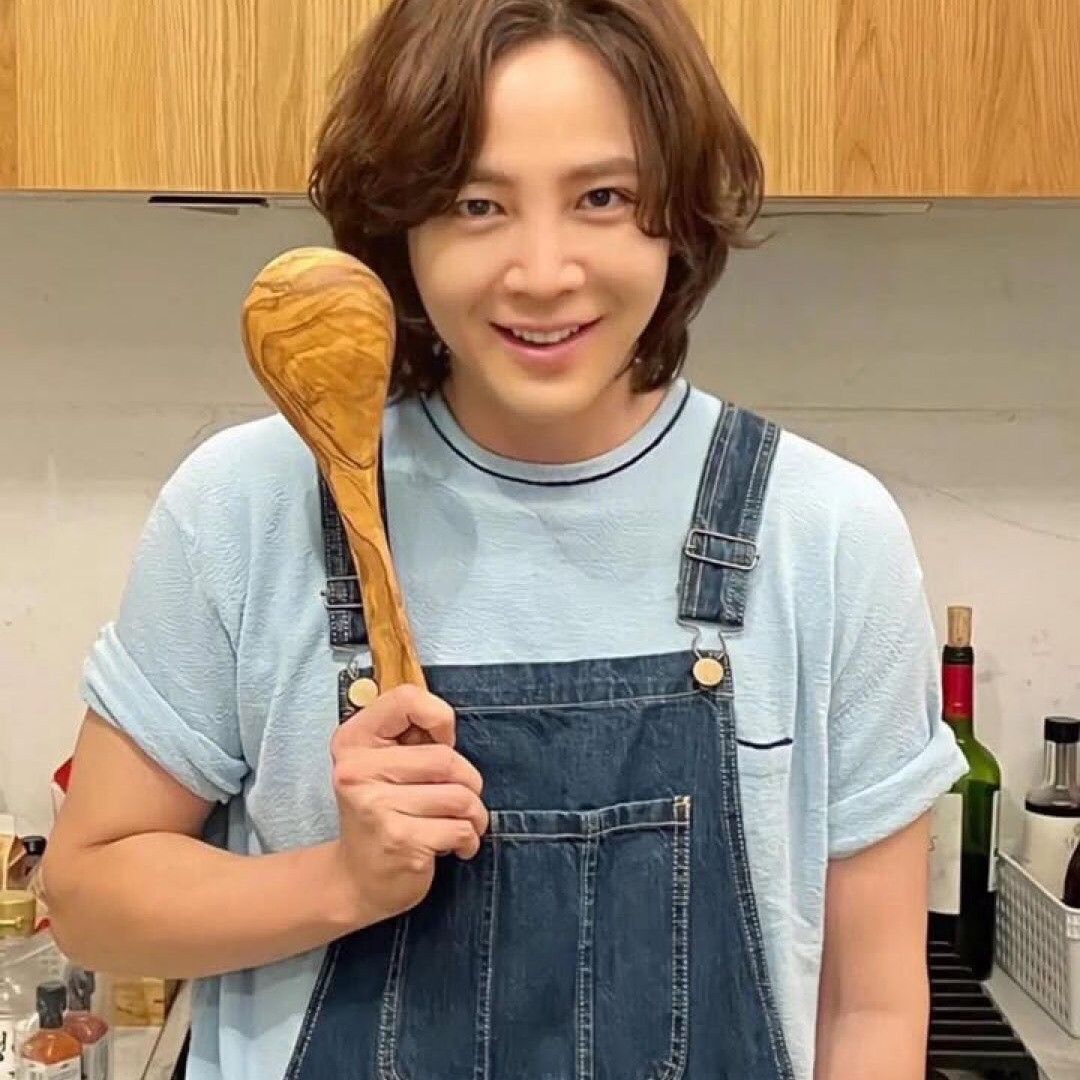 Recent activity shot of Jang Geunsuk