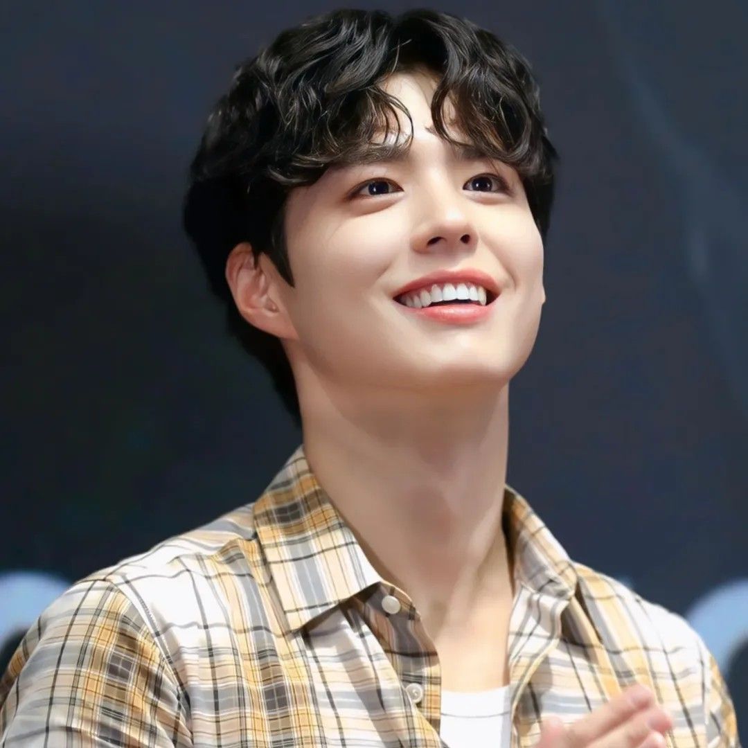 Behind-the-scenes cut of Park Bogum