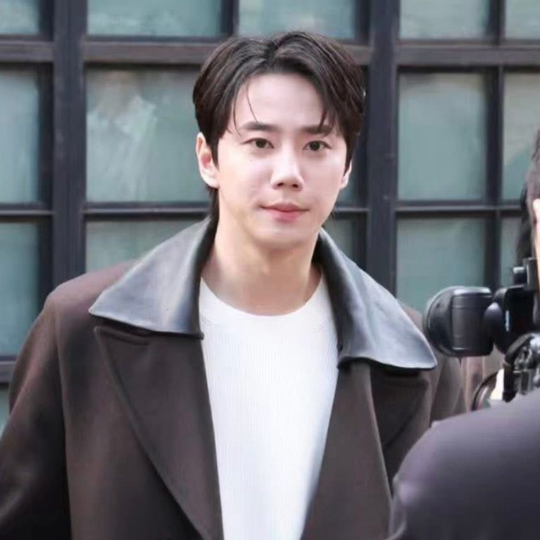 Recent activity shot of Lee Junyoung