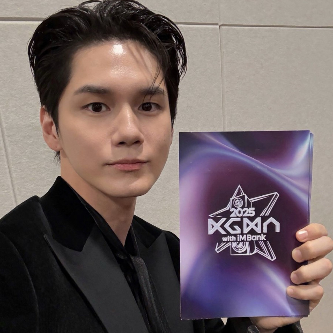 粉丝拍下的邕圣祐瞬间