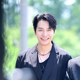 Recent activity shot of Lee Seunggi