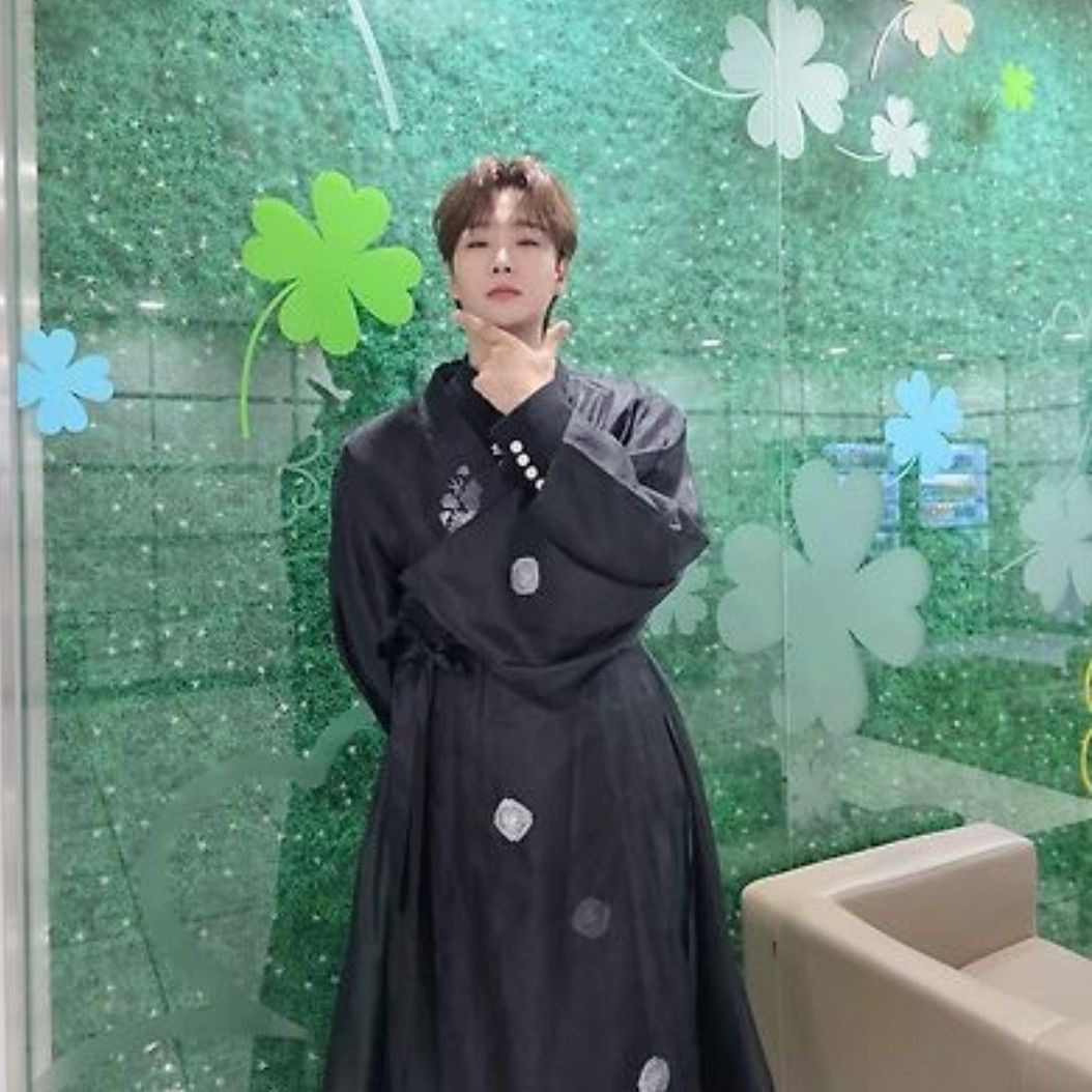 Behind-the-scenes cut of Song Minjun