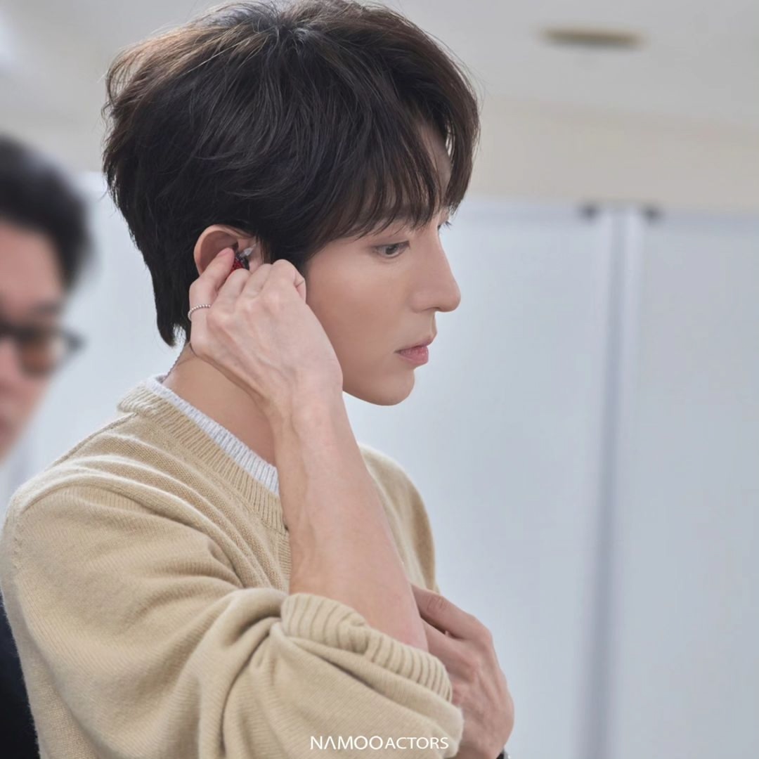 A moment captured by a fan of Lee Joongi