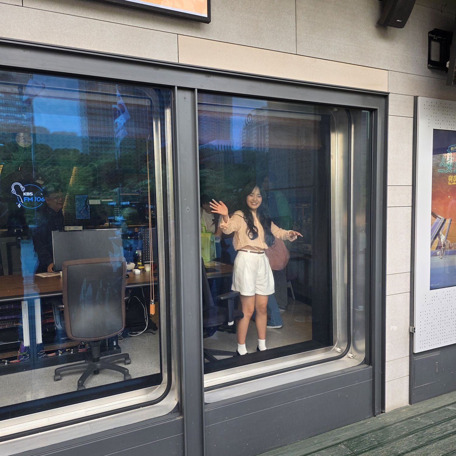 A moment captured by a fan of Kim Taeyeon