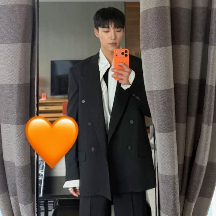 A moment captured by a fan of Woo Dohwan