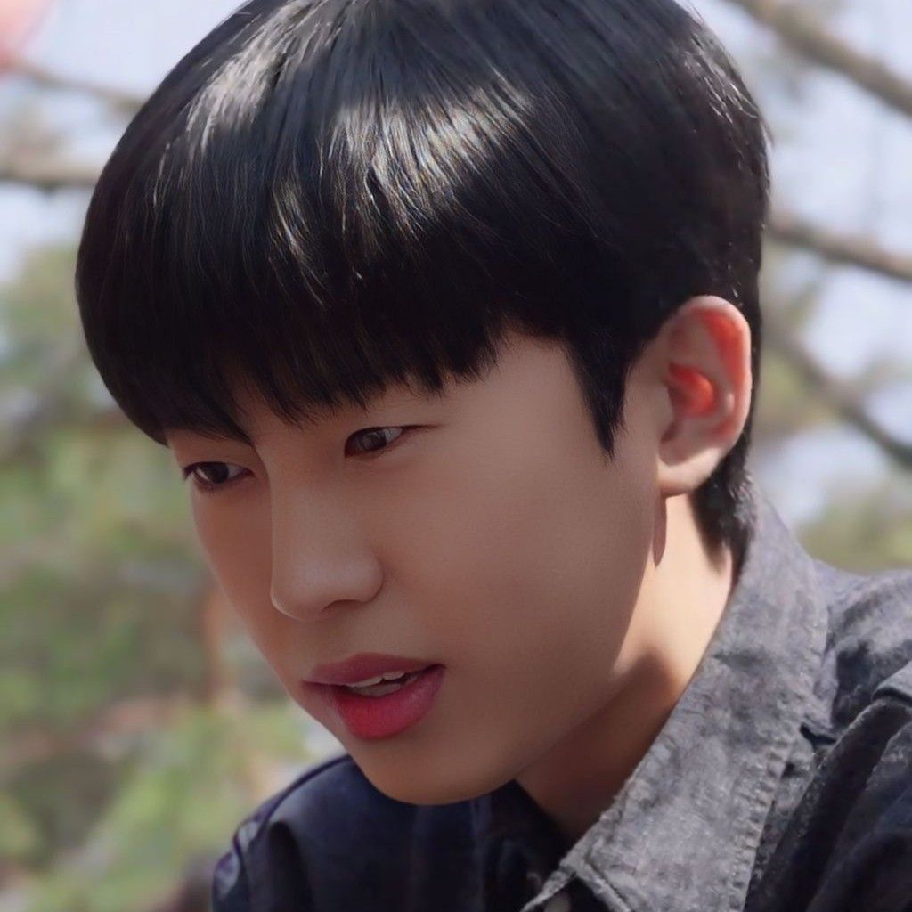 Behind-the-scenes cut of Lim Youngwoong