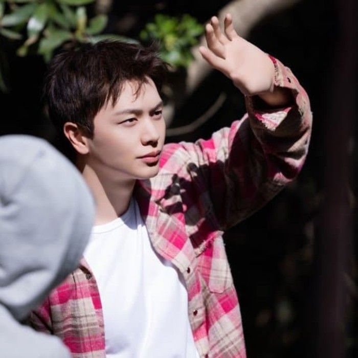 Behind-the-scenes cut of Yook Sungjae