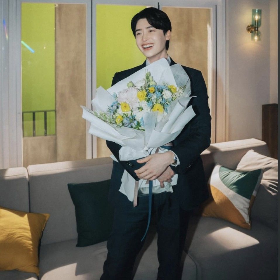 Behind-the-scenes cut of Lee Jongsuk
