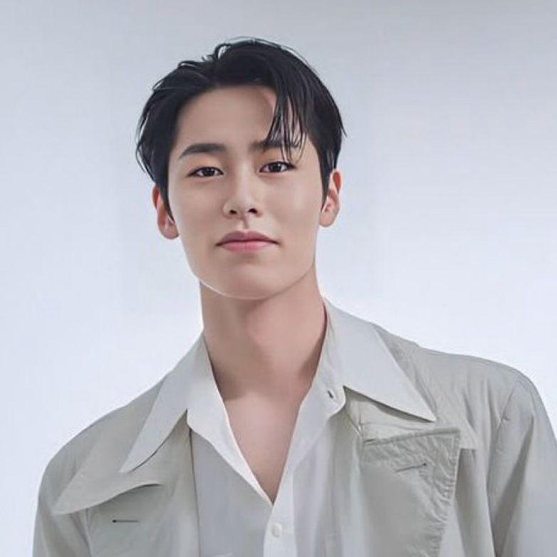 Behind-the-scenes cut of Lee Jaewook