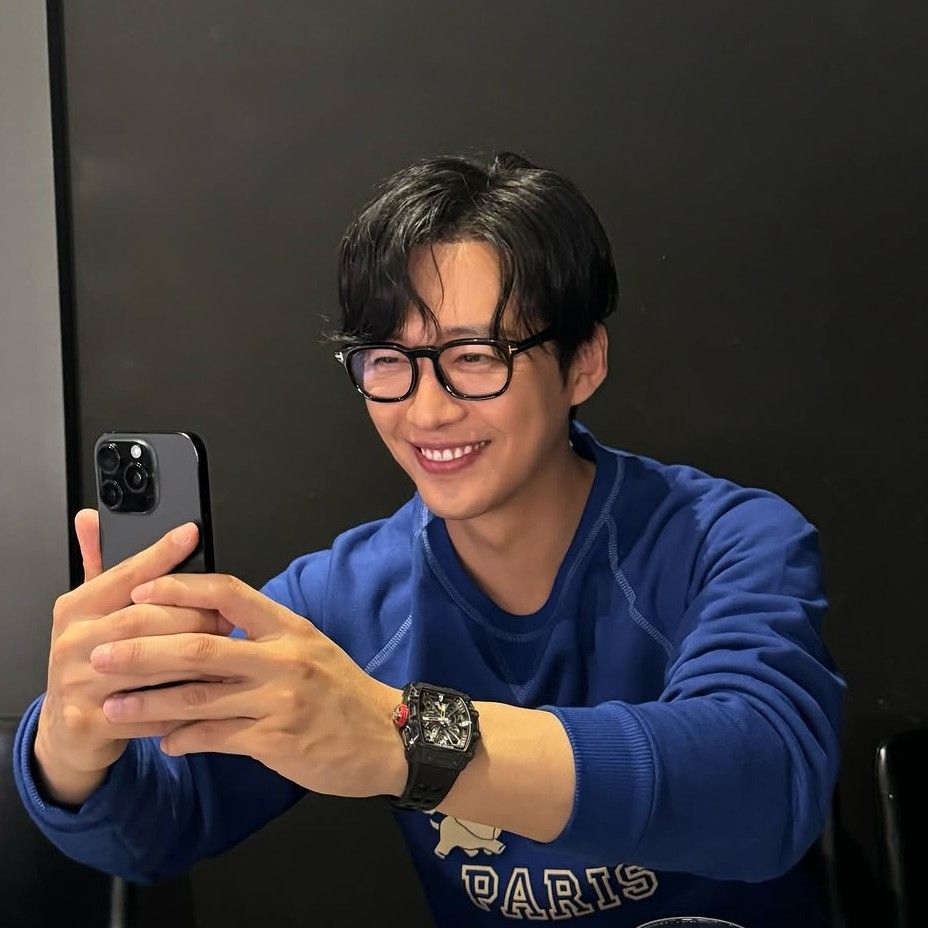 Behind-the-scenes cut of Namkoong Min
