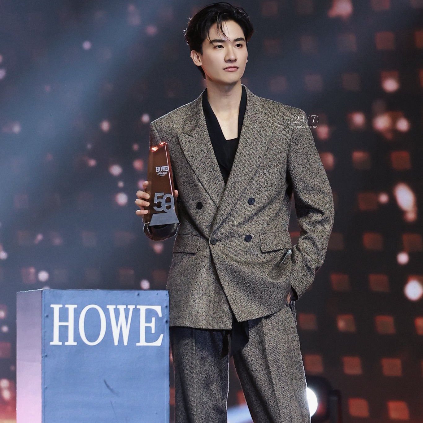 A moment captured by a fan of Tay Tawan Vihokratana