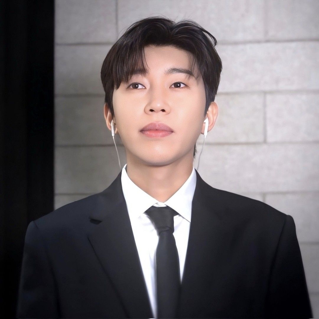 Behind-the-scenes cut of Lim Youngwoong