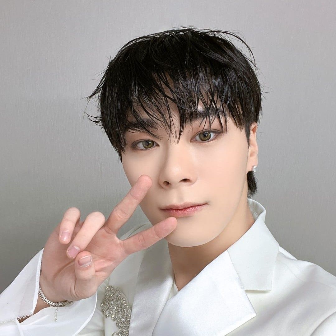 粉丝拍下的车银优瞬间