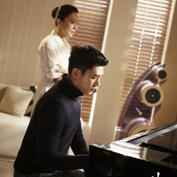 Behind-the-scenes cut of Kim Heeae