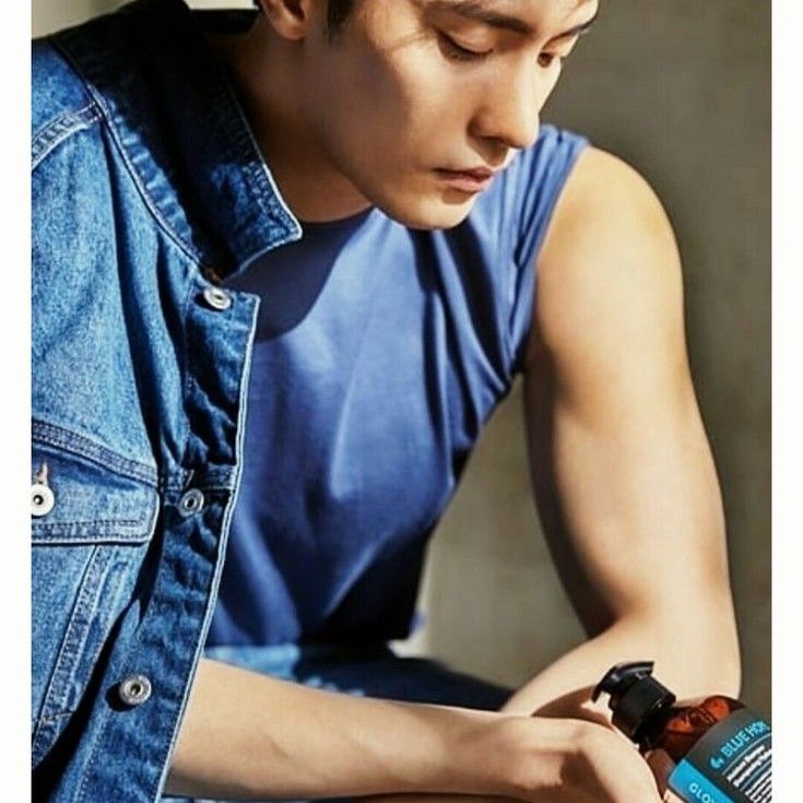 A moment captured by a fan of Sunghoon