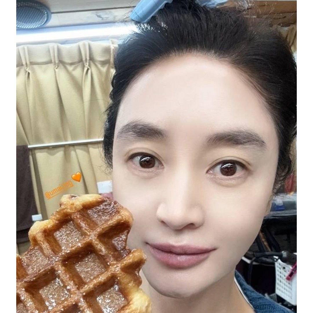 Behind-the-scenes cut of Kim Hyesoo