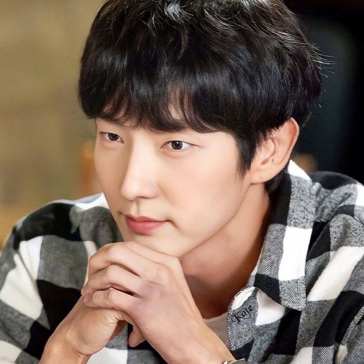 Behind-the-scenes cut of Lee Joongi