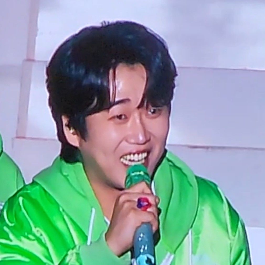 Behind-the-scenes cut of Hwang Youngwoong