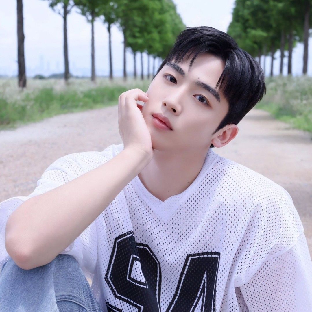 Recent activity shot of Kim Yohan