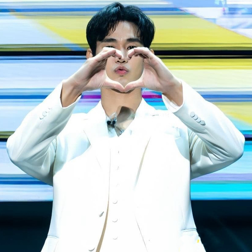 A moment captured by a fan of Kim Soohyun