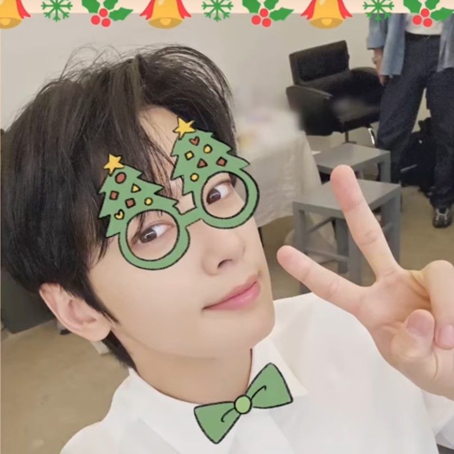 A moment captured by a fan of Cha Eunwoo