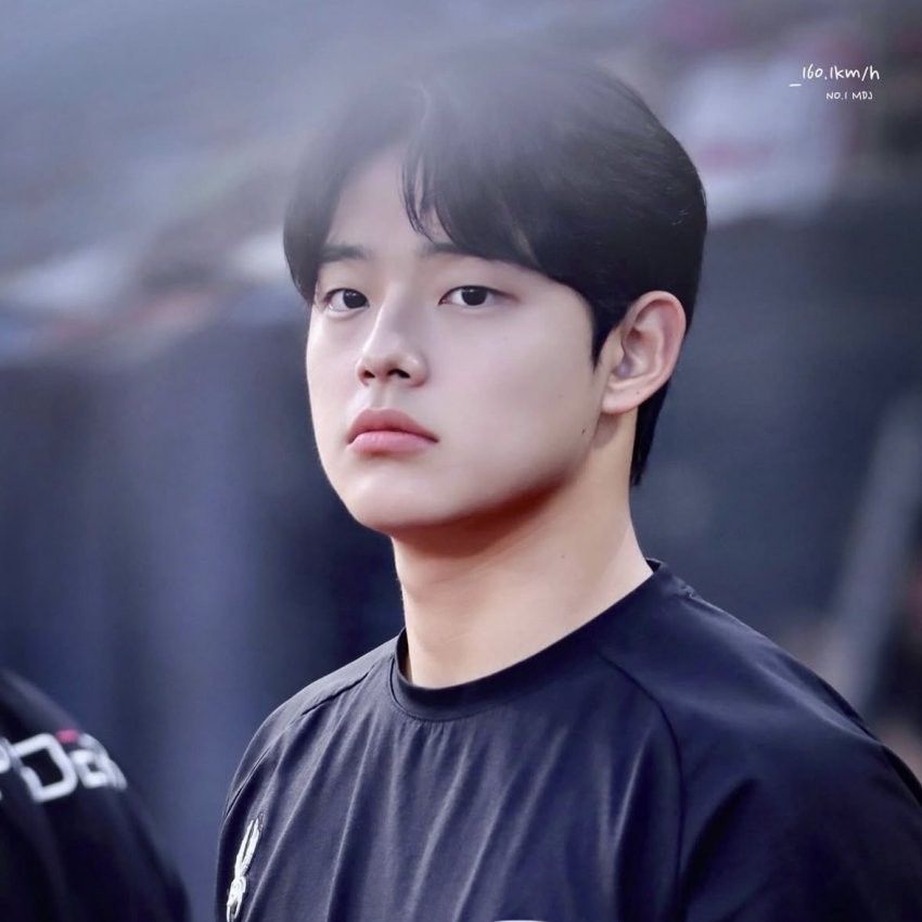 Behind-the-scenes cut of Moon Dongju