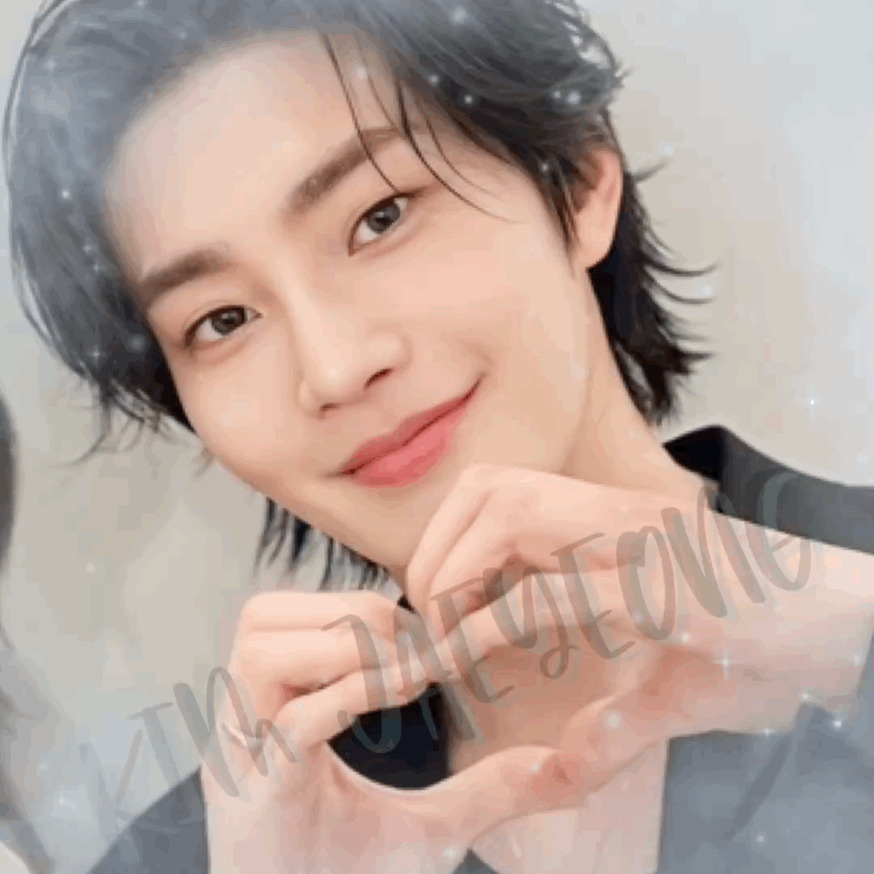 Behind-the-scenes cut of Kim Jaeyoung