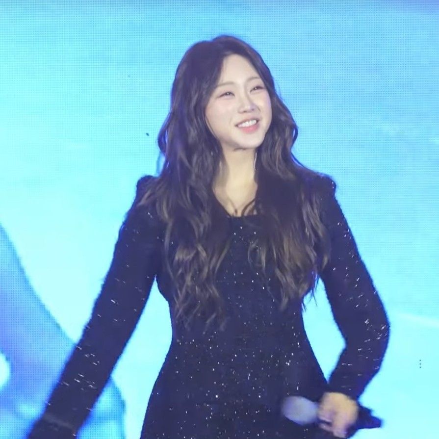 Behind-the-scenes cut of Hong Jiyoon