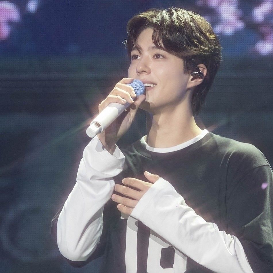 A moment captured by a fan of Park Bogum