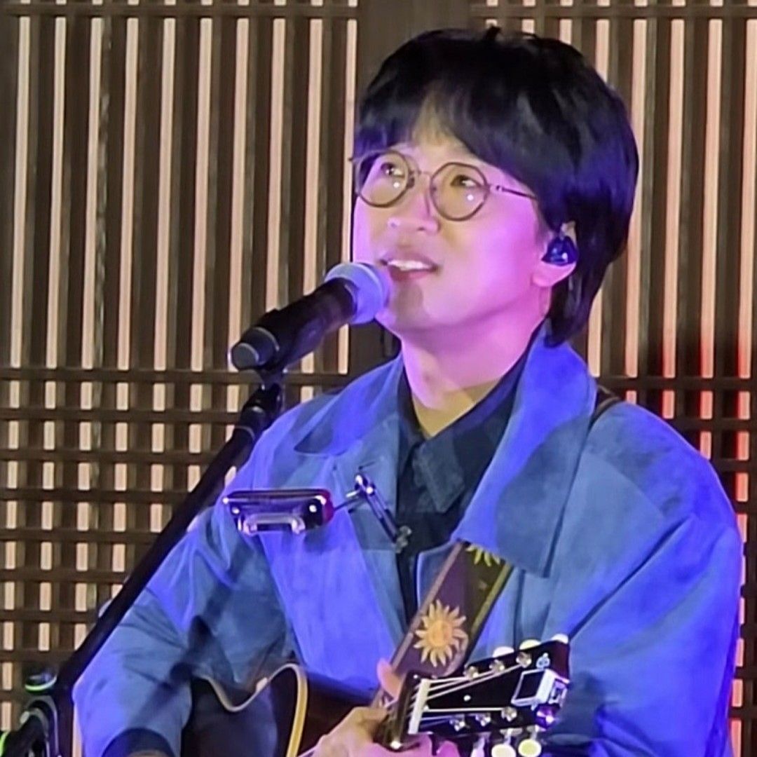 A moment captured by a fan of Bak Changgeun