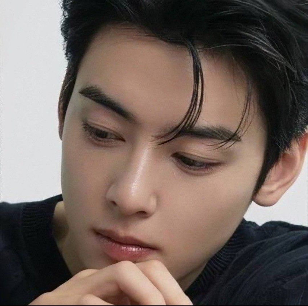 Latest photo of Cha Eunwoo